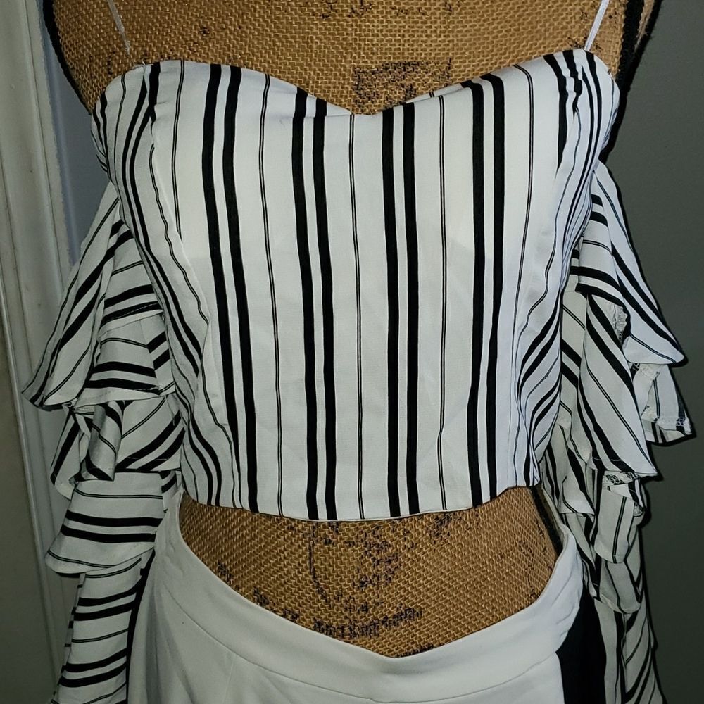 Black / White Strapless blouse